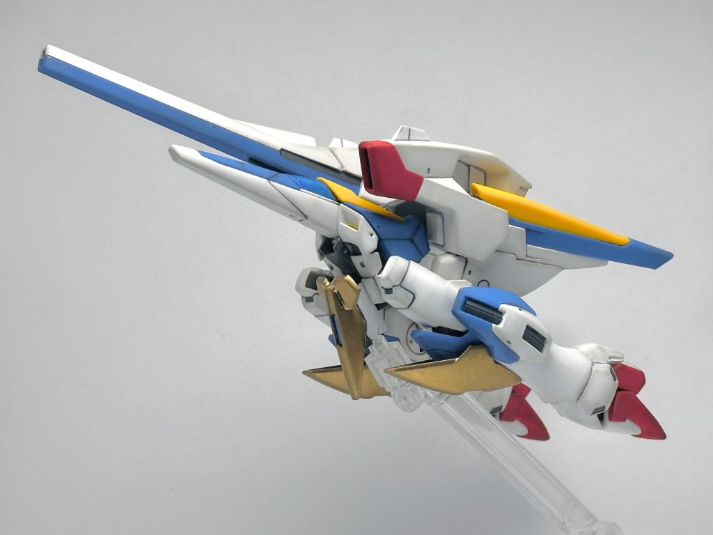 金色パーツの耐ビームリアクティブ・アーマーで防御性能が上がっています。