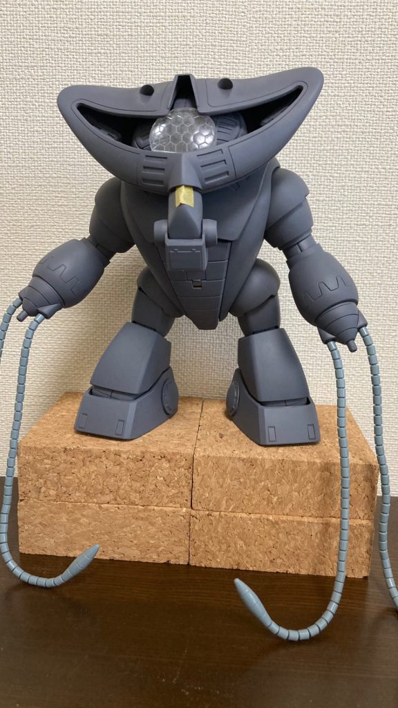 サフ吹き状態。複眼はクリアレジン製。