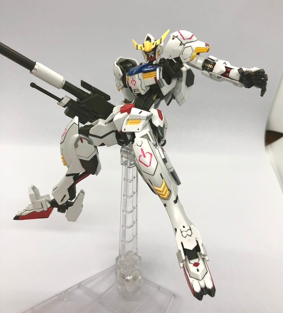 背中のサブアームも可動するようにしました。元々ここを弄る予定はなかったのですが、🪃メイスをまともに保持できなかったので、補強のついでに追加しました。