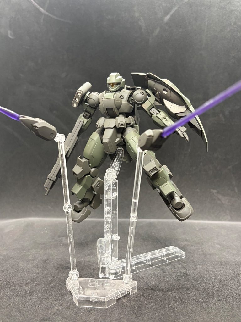 背部のサブアームは本家ダリルバルデよろしくファンネルになります。