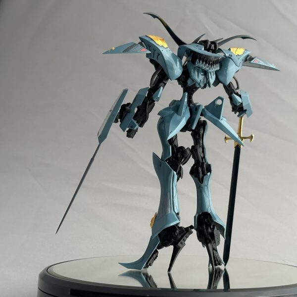 暫くガンプラ以外のプラモをいじっていたのでこちらへの投稿が滞っておりました。久しぶりにガンプラ再開のドワッジです。隠し持っていた旧キットとパチ組放置中のHGUCをミキシングして参ります。で、ガンプラ以外のプラモは、2枚目以降に。（3枚目）