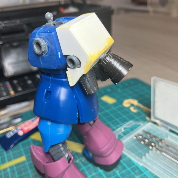 現在製作中の【拠点強襲特化型グフ】の制作途中です。オリジナル機体でケンプファーの原点になる機体という設定ですちょっとずつ進めてます（2枚目）