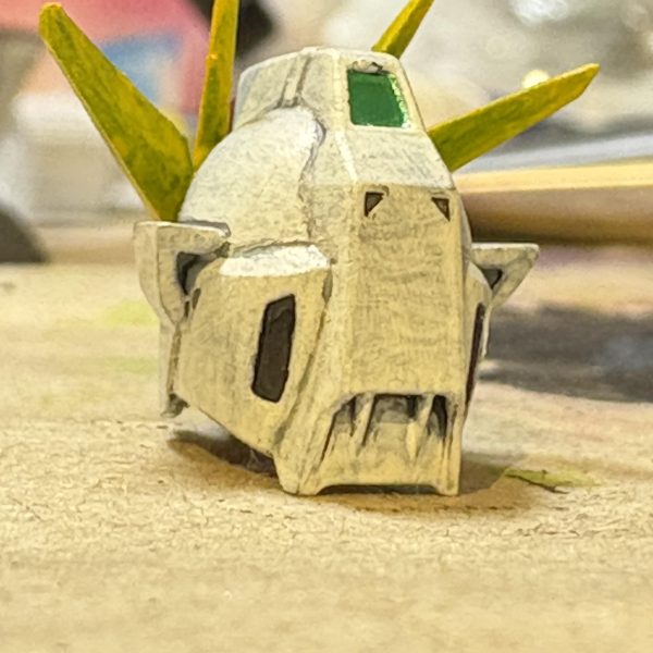 頭部が一旦完了黒いボディに乗せると浮いて見える笑（3枚目）