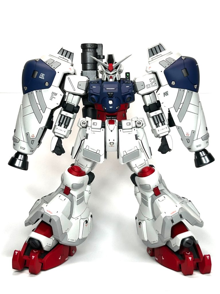 フロントアーマーをプラ板で自作して大型化しました、それに伴い脚や腰を延長してバランス取りました。前腕も短く感じたので延長してます。