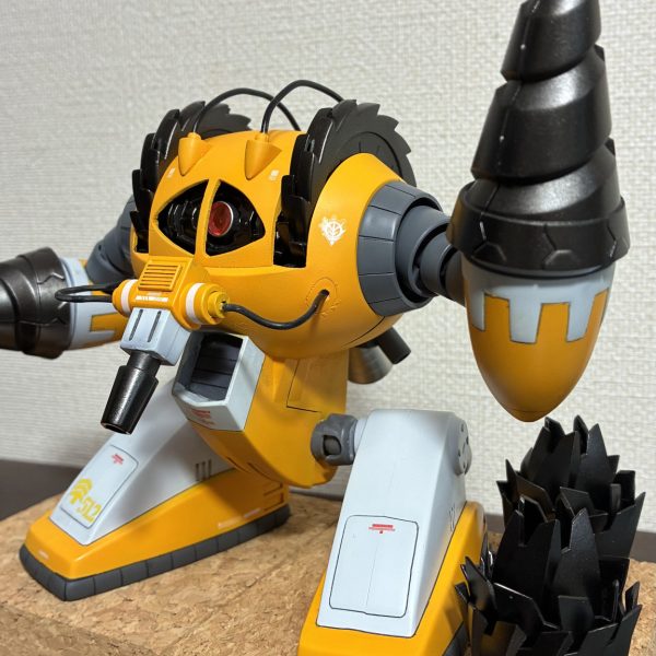 プロモデラー林哲平さんの作例記事を大いに参考にして、制作しています。なかなか完成しません…。ドリルと円形カッターを塗り直しました。アイアンからジュラルミンにしました。（2枚目）