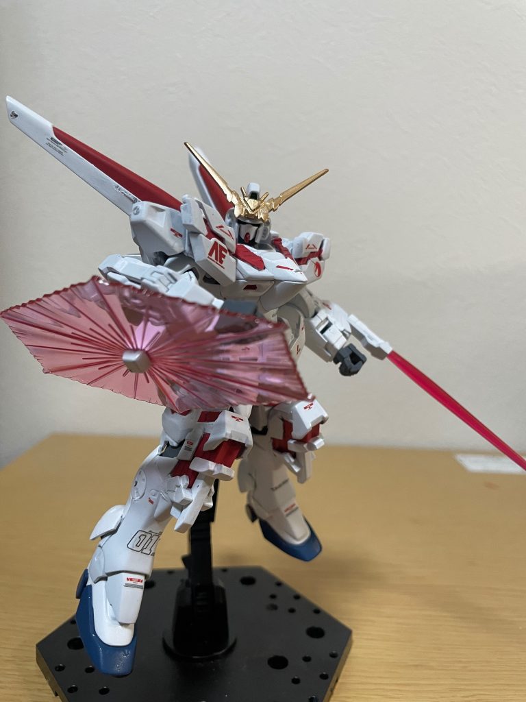 VガンダムやV2ガンダムにあったビームシールドはもちろん、ユニコーンのビームトンファーも搭載。
