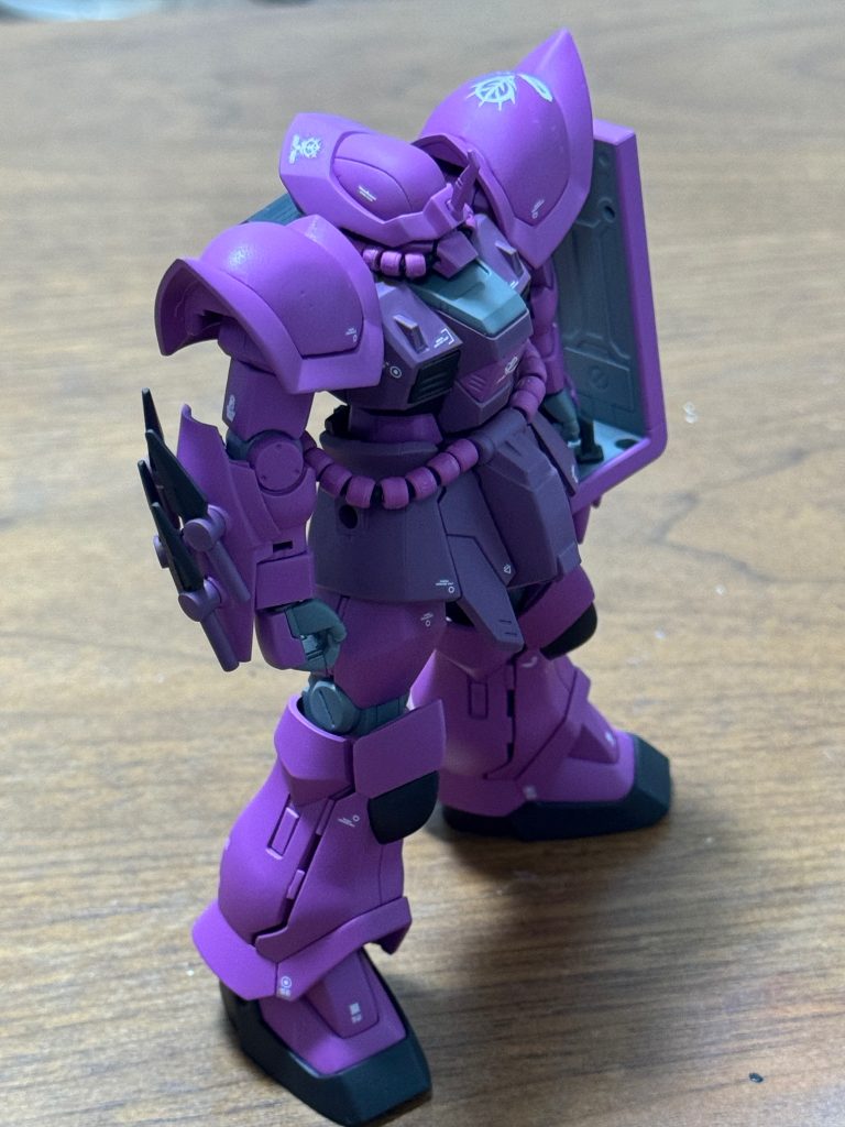 肩のダガーも好みではないので穴は埋めちゃいました。
