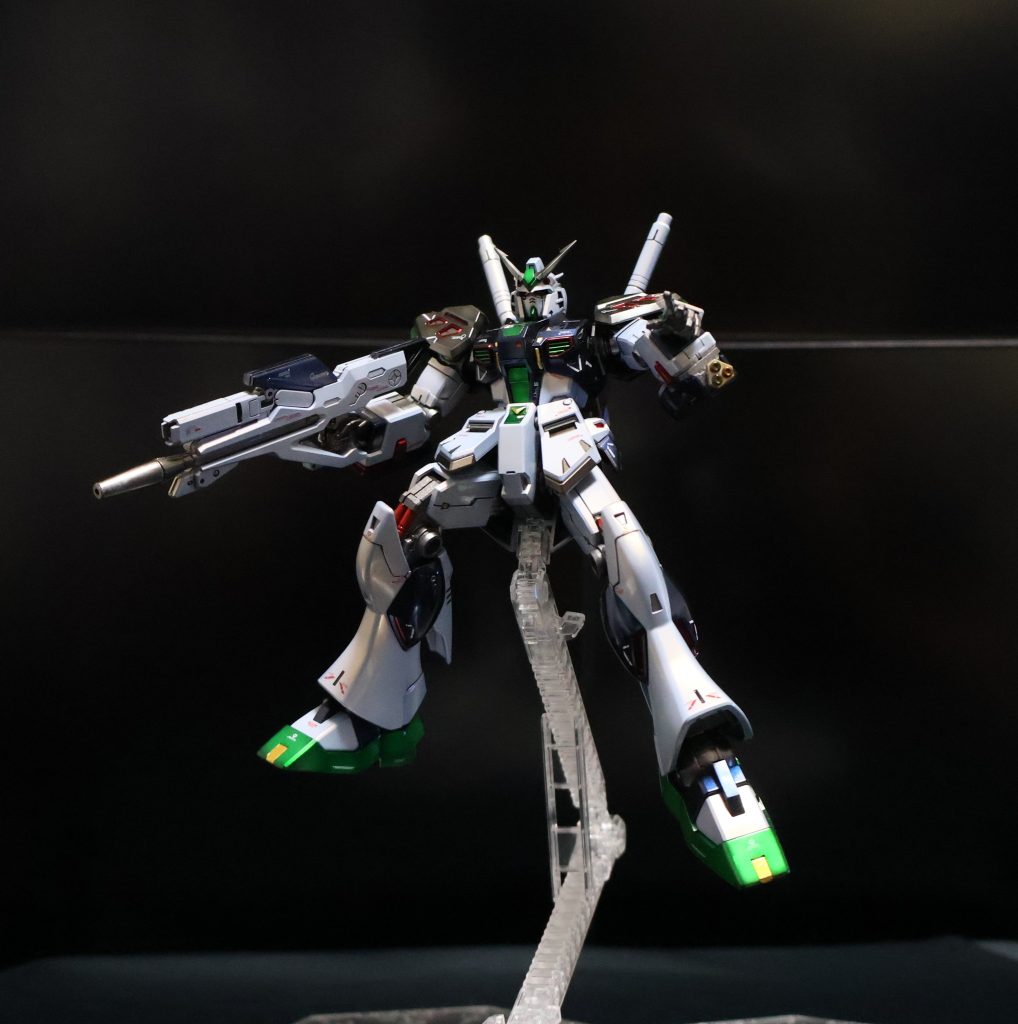 　グリーン部分をサイコフレームを意識してキャンディにしたらメロンソーダの様な色になってしまいレッドキャンディと相まってクリスマスカラーの様になってしまいましたが目が慣れました(gundam-kao5)　今は気に入っております。
