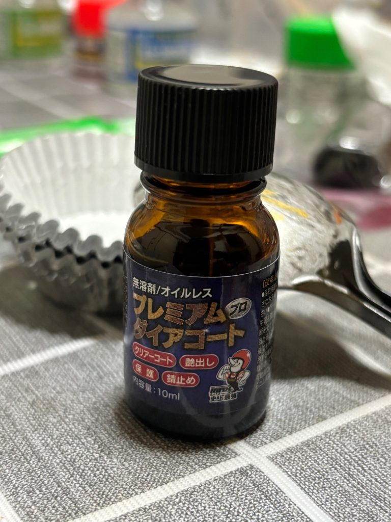 最後に、初めてガラスコーティング剤使った感想としては手で塗り広げるの難しすぎる！でしたやっぱりエアブラシでのトップコートが1番楽です笑電飾もはんだごてやら難しいことを考えずに、小さなボタンのようなものを仕込むだけで素晴らしい発光をしてくれたので、これからはモノアイやツインアイをビカビカ光らせていきたいと思っています❗️