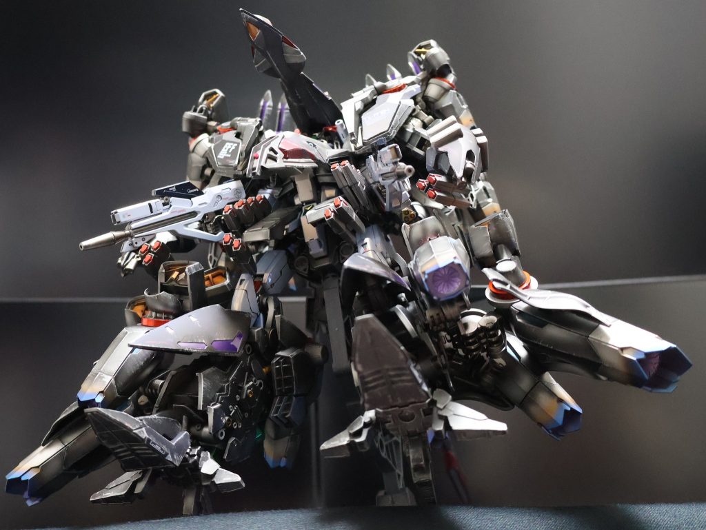 　νガンダムどこ？てくらいごちゃごちゃですね^^;　情報量がとても多く、関節各所保持力抜群ガッチガチです。お陰で組み立て終わった今でも一部指の感覚がないです(´;ω;｀)&nbsp;
