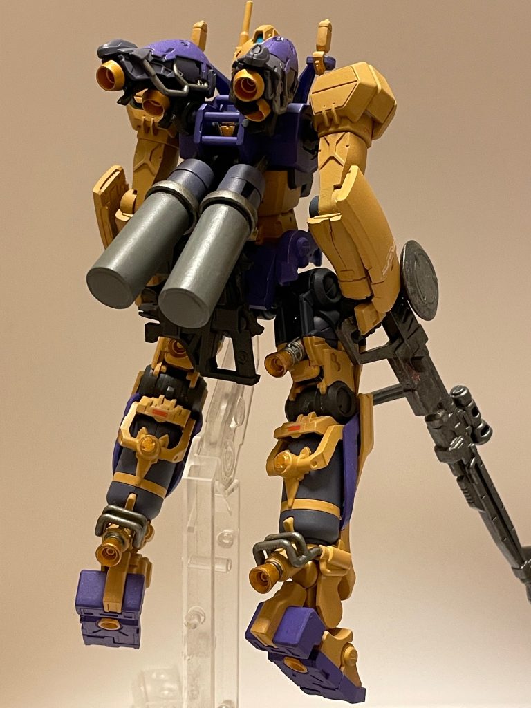 バックショット。脚部バーニア、背部スラスターの塗り分けはこだわってみました。自作プロペラントタンクつけてます。やっぱりシーマ様はプロペラントタンク付きですよね！