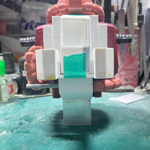 1/48ザクタンク(グリーンマカク)製作74日目動力パイプの加工しました動力パイプはプラで合わせ目がど真ん中😭ただでさえ合わせ目消しが大変なのに、それに加えてポーズ固定のタイプどうしようかと悩んで、試しに切ってみました向きを変えたりパイプの数を減らしてみたら、良い感じにました ∩^ω^∩少ない手数で自然なラインになって良かったです♪最悪、動力パイプ全てスクラッチしないとかなぁって考えてましたちなみに後ろの本体と動力パイプと繋がる所の箱型は3ミリずつ幅詰め作り直しました（3枚目）