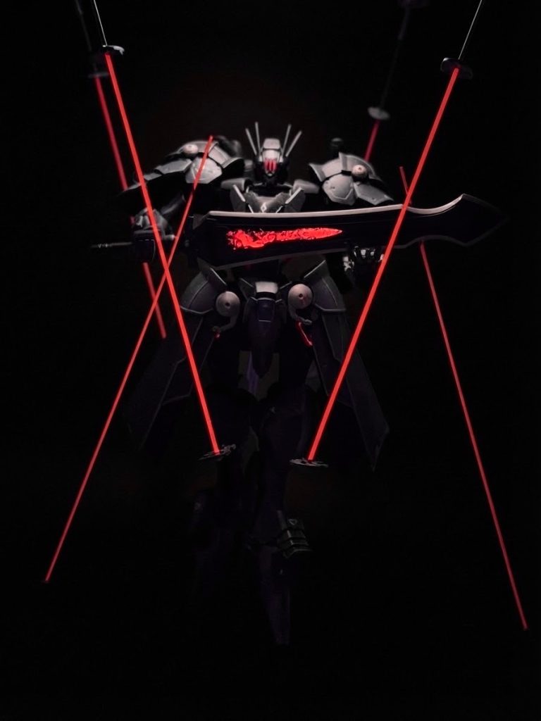 BGMは「The Witch From Mercury」で(笑)ガンビットのエフェクトを真鍮線を塗装して再現してみました。水星の魔女は私がまたガンプラを作り始めた頃に放送が始まったので久しぶりにリアルタイムで最初から最後まで観ました。リアルタイムで観たのはZガンダム以来かも😅ストーリーとかだいぶ忘れていたので作成中に見返したんですが曲がどれも素晴らしいですね。