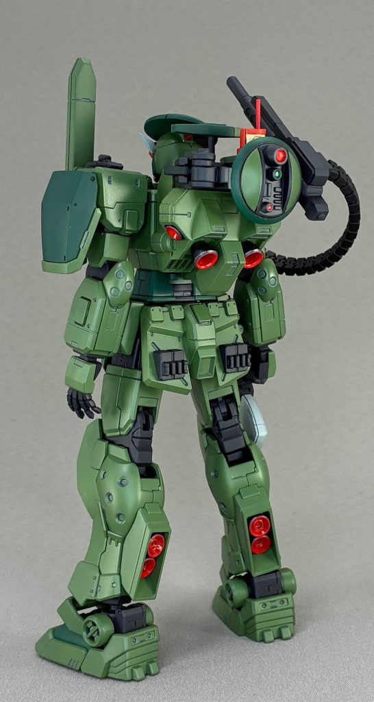 コンパチでグリーンベレーガンダムにしました。変更パーツはジャンクで作りましたが、レドームだけたまたまあった元祖SDです。ジムスパルタンとグリーンベレーガンダムは結構違うんですが、シールドとナイフとミリタリー感で決めました。あくまでメインはジムスパルタンなので、カラーはスパルタン寄りです。