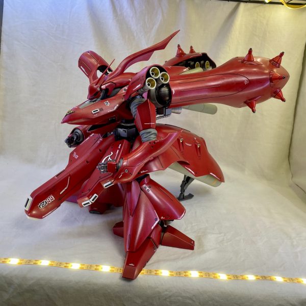 ※背中の3本のプロペラントタンクの折れてた接続部を修復。※欠品だったリアスカートアーマーの大型バーニアを自作。※このREナイチンゲールの為にディスプレイスタンドを改修。※HGと揃い踏み。※モビルスーツ3機分は縦幅とりそうな格納形態（6枚目）