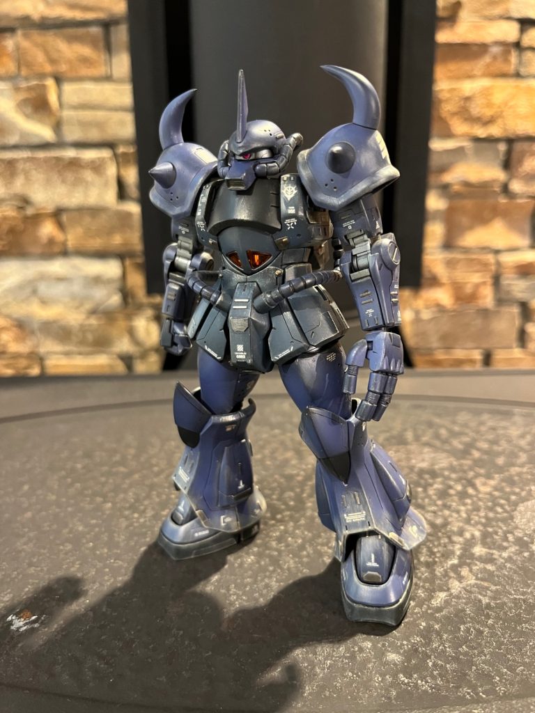 まずは素立ちから！！ 今回はグフということで砂漠での戦闘を意識したウェザリングにしてみました(✌︎ ॑꒳ ॑✌︎)