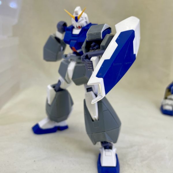 チマチマと進めておりますアレックス。MG2.0とは違う方法で、シールドを持たせたままの腕部ガトリング。シールドを持たせ、チョバムアーマーも着けての腕部ガトリング。です。（2枚目）