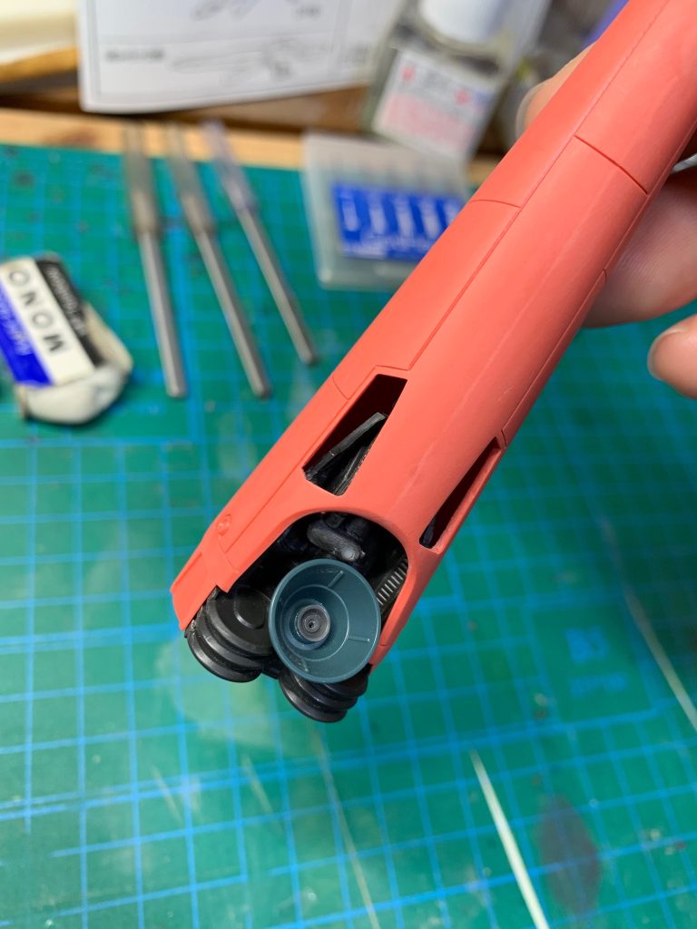 どのキットのかはもう覚えていないパーツを見つけてうまくはまるように加工👍奥からチラ見えするパイプがエロい…