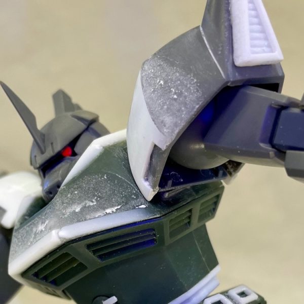 小学生の時、ファーストガンダムのテレビ初回放送から大好きになって約50年！今 制作中のシャア専用ゲルググORIGIN風をどう仕上げるか、改めて色んな資料を読んでみると、50年知らなかったMS-14sの真実…基本性能は量産型と同じって……（(ﾟдﾟ)ﾏｼﾞｶ勝手に出力や推進力が量産型より上だと思い込んでましたぁ〜😱