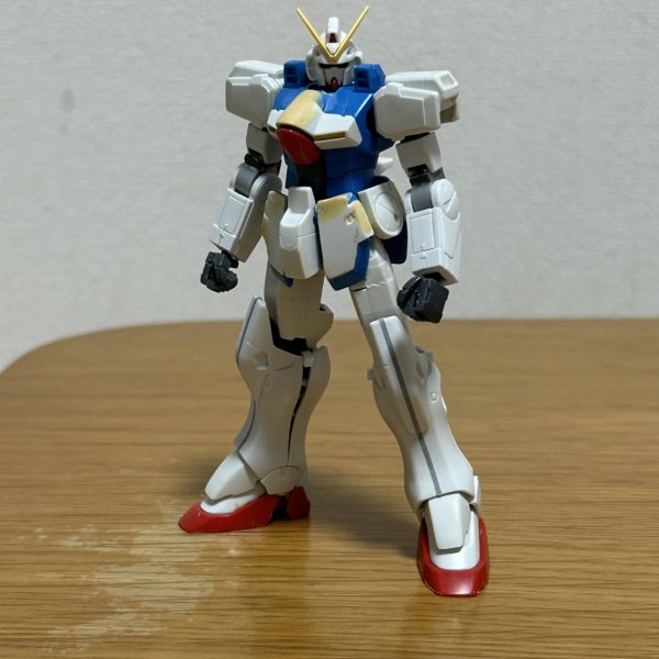 太らせたり縮めたり。まだらなパテは、ランナータグで加工した際に凸凹になってしまったのを平すためです。アニメの方のカトキさんの設定画イメージにはちょい近づいたかなと。ぴったりにする気はないけど、今おおよそのゴールイメージはできている感じがします。（2枚目）