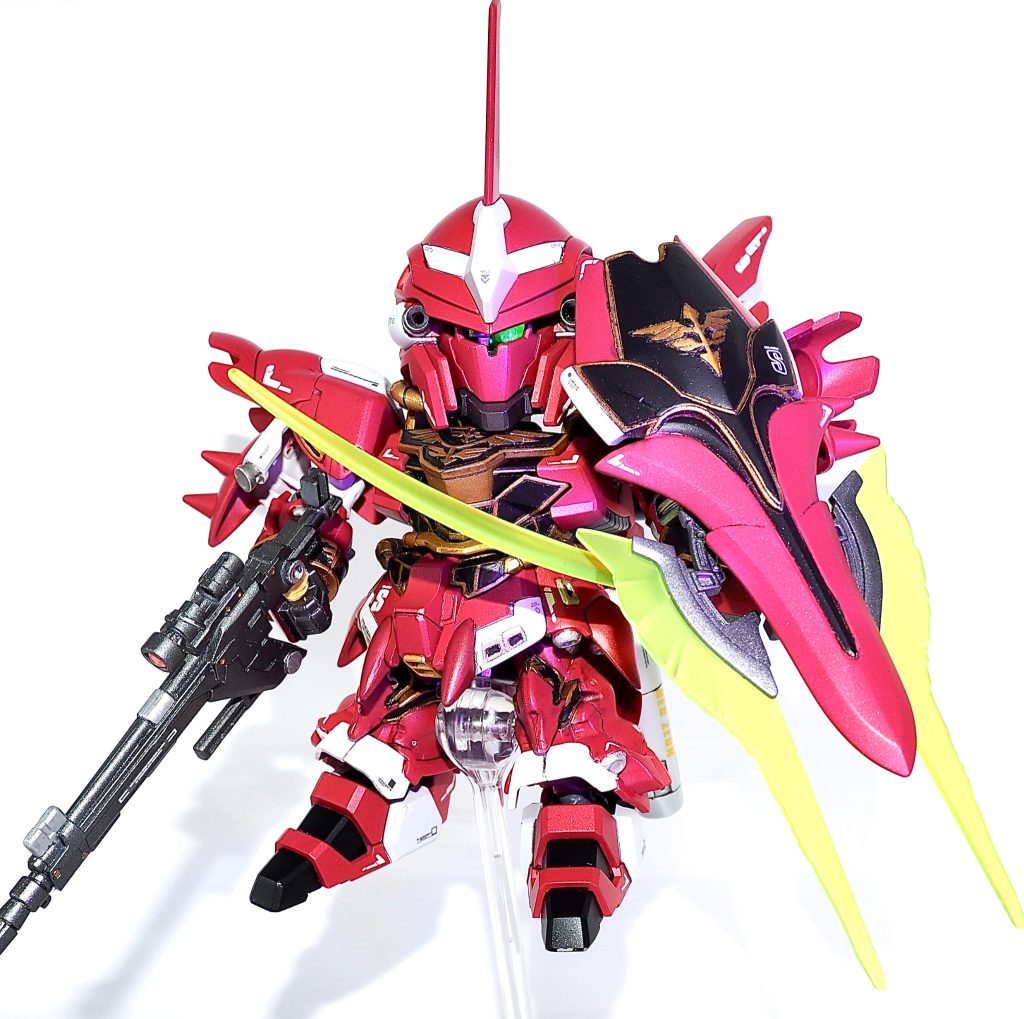 モノアイ、ビームサーベルは蛍光クリアで塗装しています。