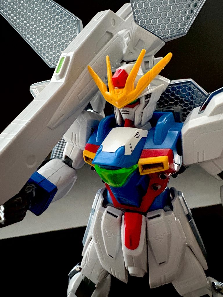 久しぶりの1/100だったのですが、MGと違ってパパッと大きな機体が組み上がるのが楽しかったですサテライトキャノンの展開もMGより頑丈で必要以上に気を使わずに行えるのもポイントが高いキットでしたGX30周年でキットが手に入りやすい期間のおかげで色々買えたので、他のキットも作っていきたいと思います