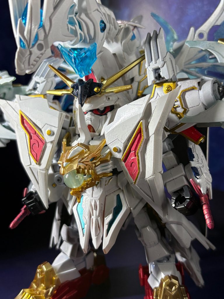 ついに兄弟弟子の玖志威と命を賭けて戦う覚悟を決め、“編練龍変(ﾍﾟｰﾈﾛﾍﾟｰ)”によって龍と一体化した姿