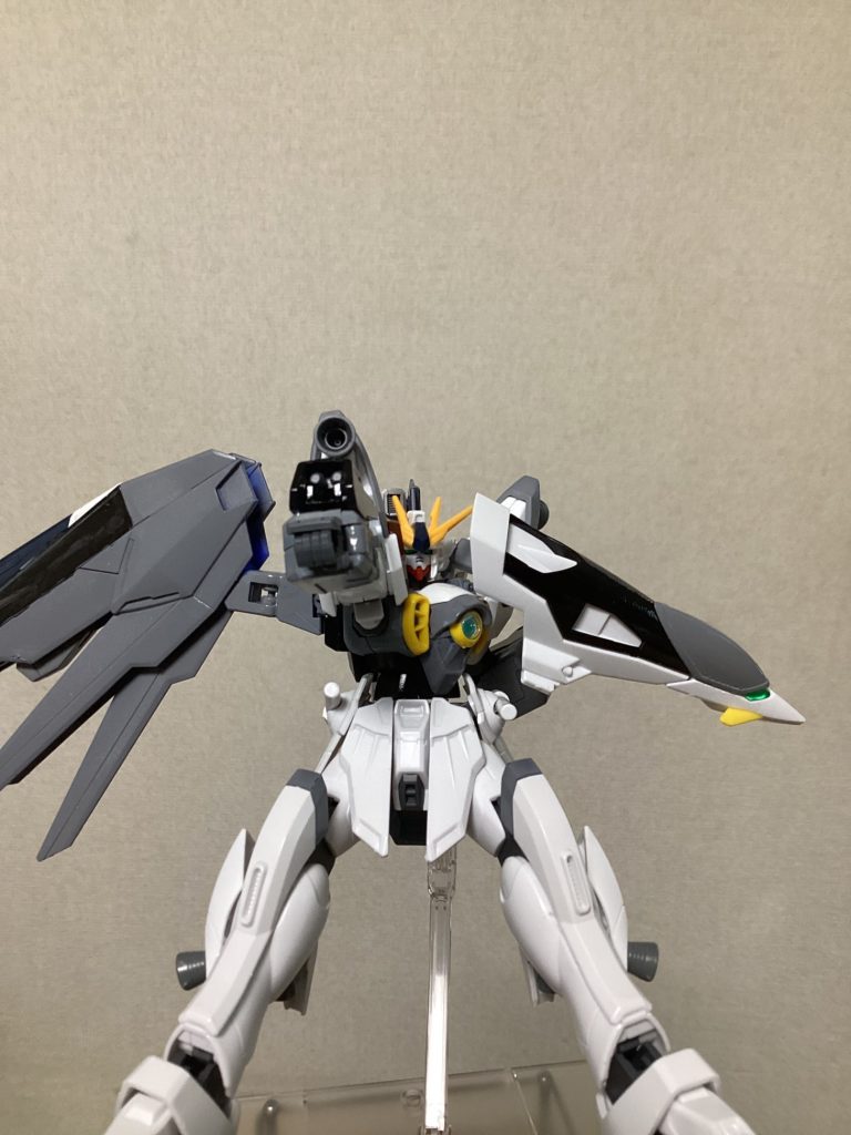 グレネードランチャー:HG Zガンダムから流用しており、両腕部に装備しています。