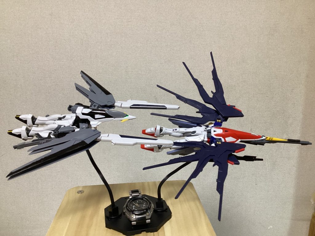 横から