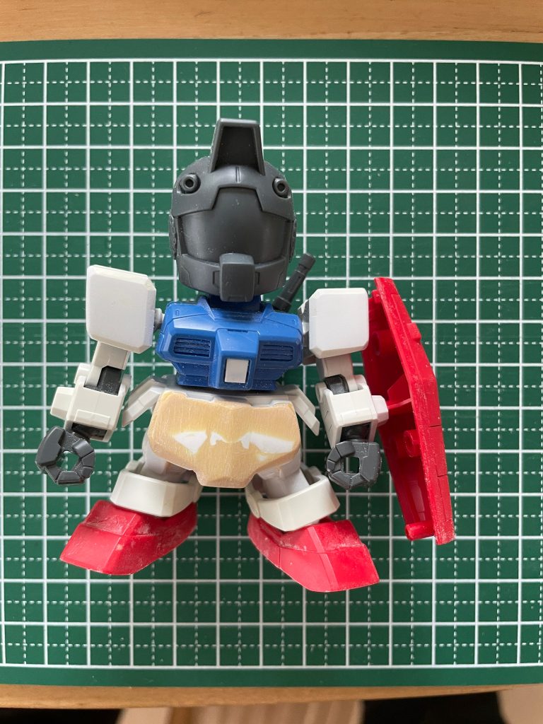 パテとか使って腰の部分をツルッとさせました