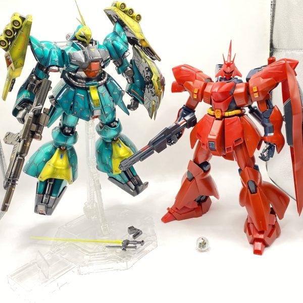 カトキ版と比べるとシンプル&スタイリッシュなサザビーです。発売から20年以上経っているのでしょうか？ポリキャップが沢山使われています。でもABSはランナー1枚でした。作りやすいMGですね^_^（4枚目）