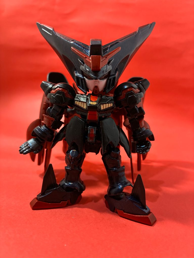 HGのゴッドガンダムの手を採用した結果手の形が固定化されてます。自立してそうですが、羽でつっかえてます。