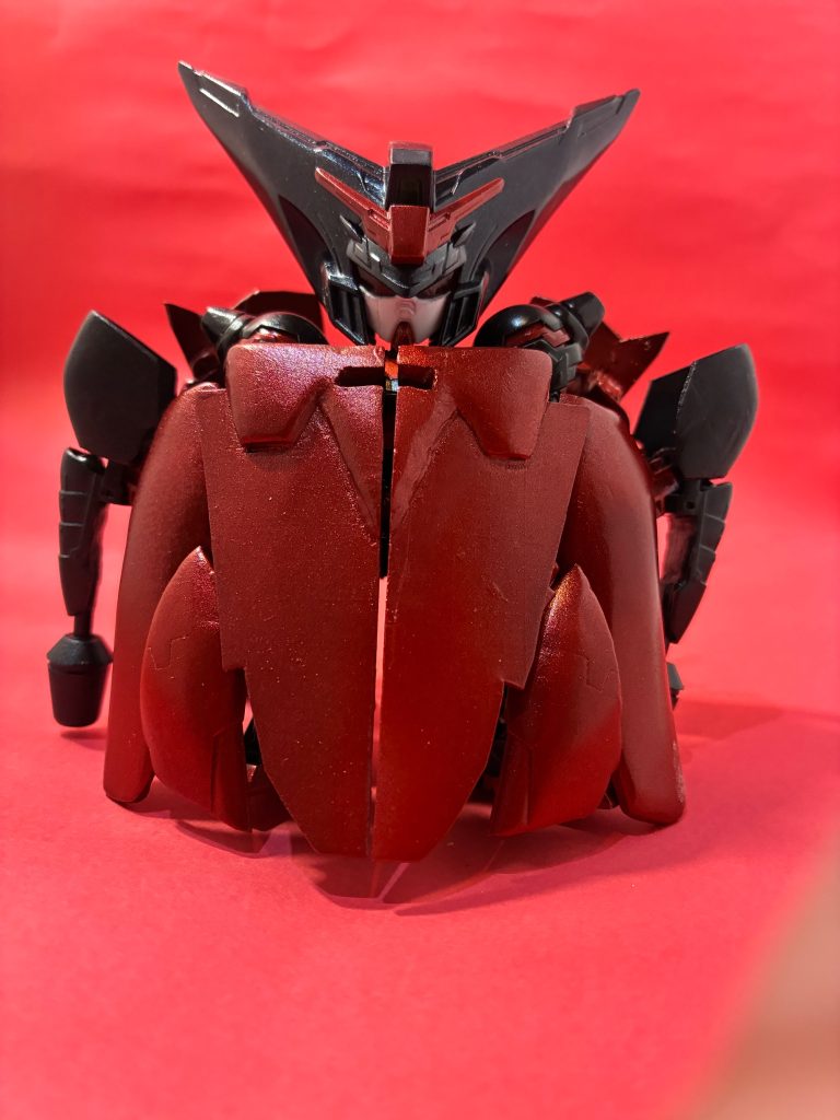 ちゃんと羽がマントになるように作りました。その結果相当羽がゴツいです。