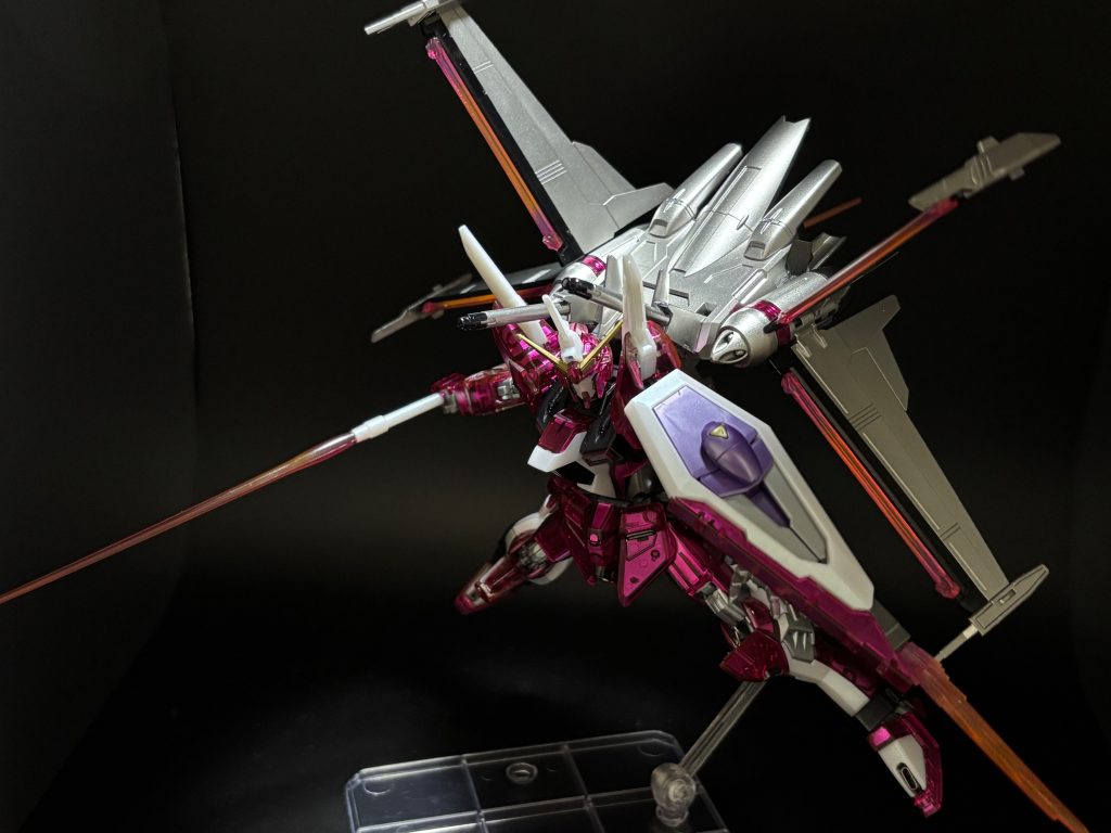 MA-M03D ビームサーベルアクータラケルタジャスティスと言えばお馴染みのビームサーベル連結ギミックです。とにかく長い‼️シールドからもビームサーベル飛び出してるし、ジャスティスはやはり格闘戦のイメージが強いですね(gundam-kao7)