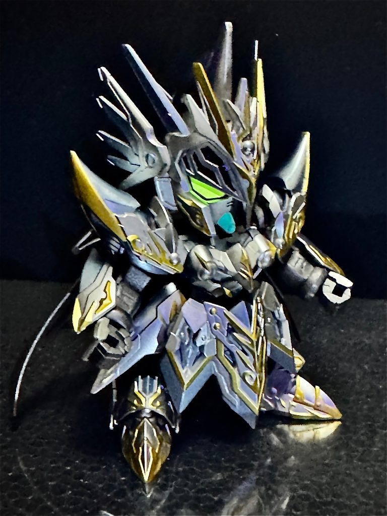一応ツインアイを蛍光で塗ってみましたが、顎の部分が上からアイスシルバーを吹いただけでは隠蔽できなかったみたいで青く光る結果に…これは想定外wってなわけでこれは失敗。勉強になりました。活かす機会はなさそうだけど…&nbsp;