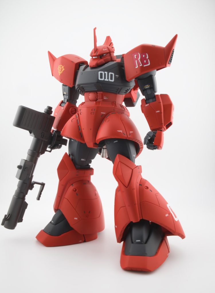 モノアイを変更した以外はそのまま組んでいますデカールも付属のもののみガンダム、ザク、グフ等ver2.0はシンプルな外装だけどゲルググver2.0はモールド多めですね