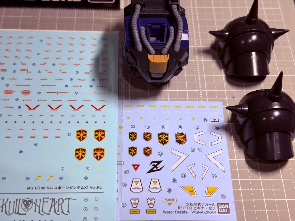デカールはX1だと若干大きいのでビギナゼラを選択。海賊版デカールは絶対に使いたくないから持てる手札から選ばざるを得ない。