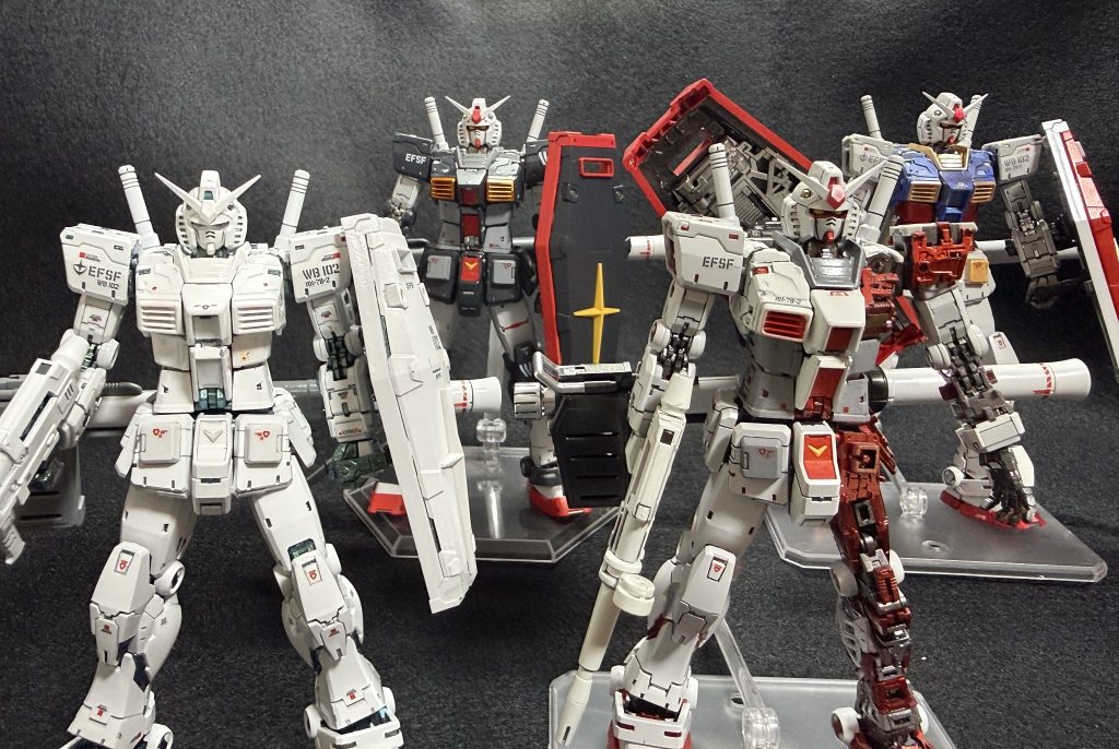 我が家のRG RX-78-2 集合後ろ左　プロトタイプ風塗装　https://gumpla.jp/rg/2382571後ろ右　メタリック風塗装　https://gumpla.jp/rg/2170127前右　ロールアウト風塗装　https://gumpla.jp/rg/2382538撮り忘れてましたが、ミクガンダムもあります。https://gumpla.jp/rg/25443357　&nbsp;