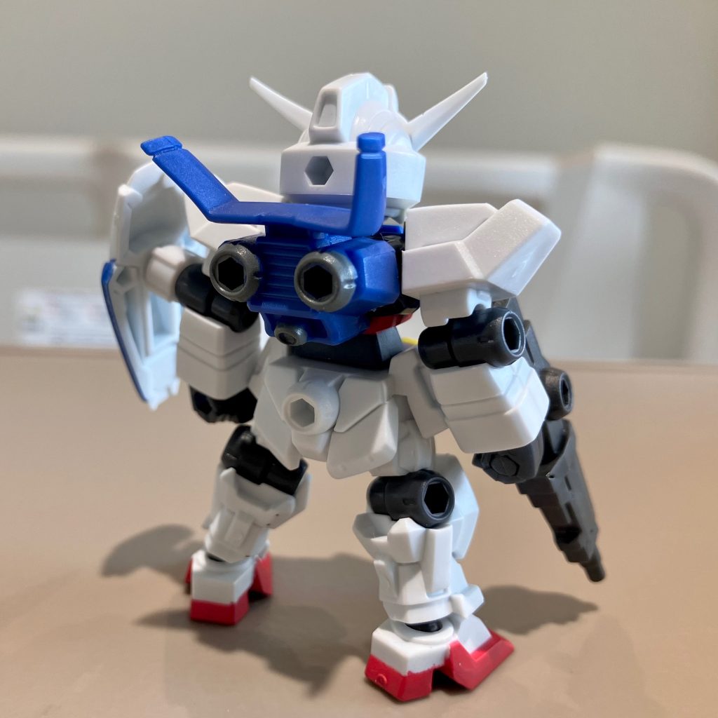 GUNSTAの規約では、ガンプラ以外の食玩やガチャは「手を加えたもののみ投稿可能」とありますが…バックパックのスラスターだけは塗ってあるんで許してください(笑)