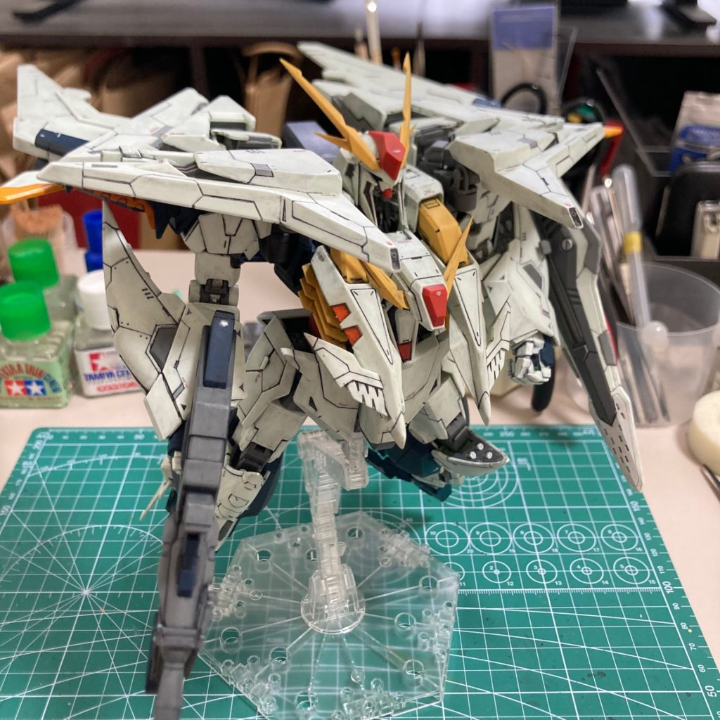 武器を持たせて。ビームライフルの合わせ目は僕の実力では消せませんでした。許して。