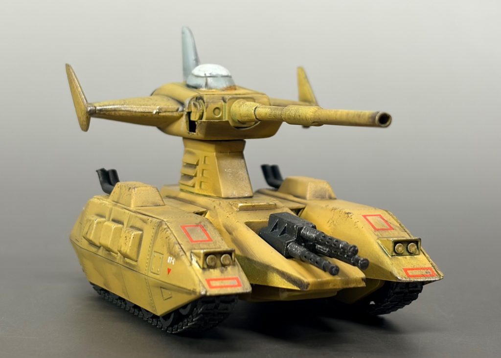 戦車だけに汚したくなる衝動。軽くウェザリングをほどこしました。