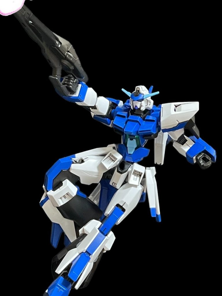 まずは通常形態です。この形態は素手かビームライフルで戦闘を行います。ビームライフルは通常弾と溜めビームを使い分けれます。