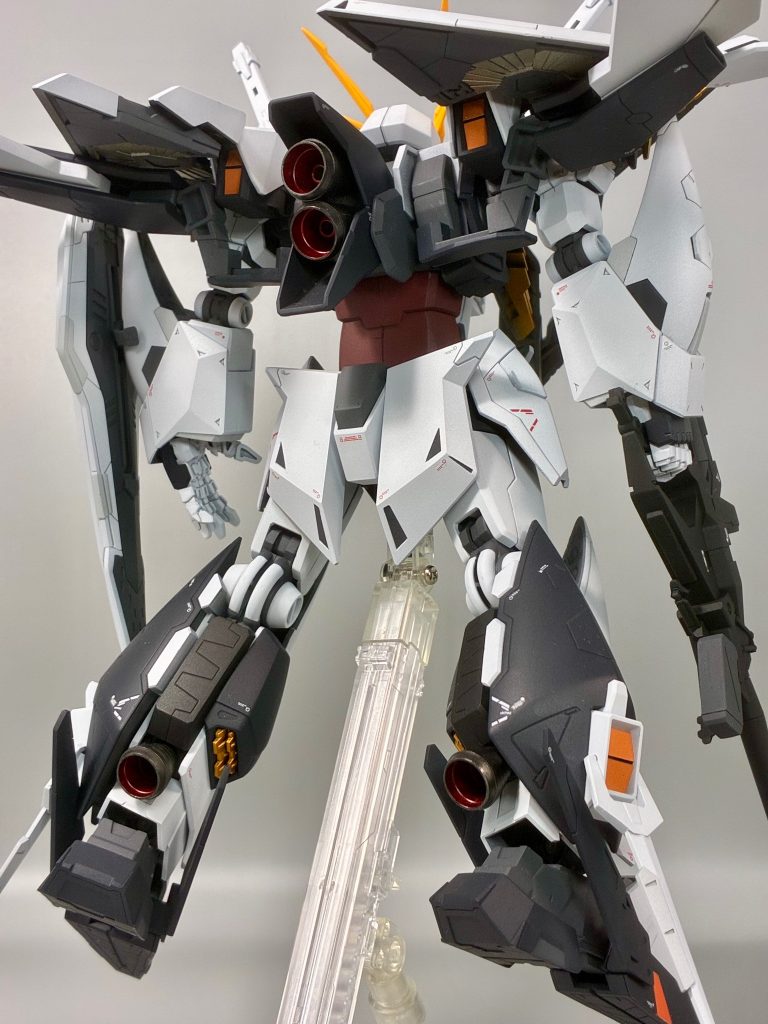 ミノフスキークラフトはタミヤ&nbsp;のチタンゴールド。