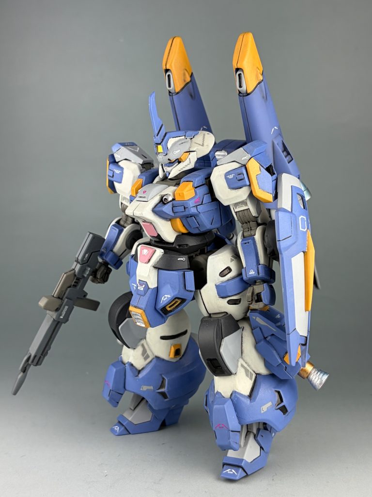 ライフルはディランザのものにストライクのライフルのバレルをつけています。シールドはダガーから持ってきています。