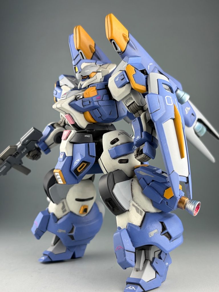 ディランザをリック・ディジェ改を参考にして改造してみました。顔を無理矢理、ガンダムフェイスにしています。ガンダムフェイス自体はhgのガンダムを使っています。