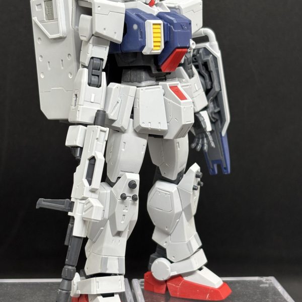 陸戦型ガンダムが2027年2月に発売となりますね😄でもどうせ転売ヤーに買い占められ、発売日に定価で手に入れるのはほぼ諦めております。と言うことで、今回は手持ちのHG版から公開された「RG版の陸ガンのディテールを可能な限り再現してやる」をコンセプトに、彫刻刀などを駆使して、全身美容整形中です。あらかた改修作業が終わり、サフチェック前にアップさせて頂きました。（4枚目）