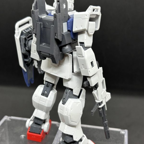 陸戦型ガンダムが2027年2月に発売となりますね😄でもどうせ転売ヤーに買い占められ、発売日に定価で手に入れるのはほぼ諦めております。と言うことで、今回は手持ちのHG版から公開された「RG版の陸ガンのディテールを可能な限り再現してやる」をコンセプトに、彫刻刀などを駆使して、全身美容整形中です。あらかた改修作業が終わり、サフチェック前にアップさせて頂きました。（5枚目）
