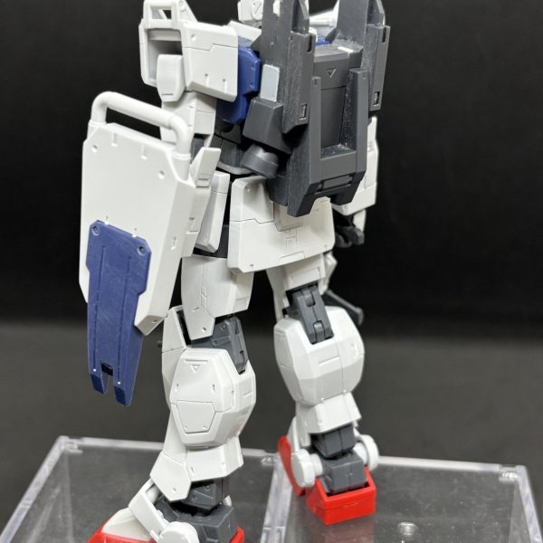 陸戦型ガンダムが2027年2月に発売となりますね😄でもどうせ転売ヤーに買い占められ、発売日に定価で手に入れるのはほぼ諦めております。と言うことで、今回は手持ちのHG版から公開された「RG版の陸ガンのディテールを可能な限り再現してやる」をコンセプトに、彫刻刀などを駆使して、全身美容整形中です。あらかた改修作業が終わり、サフチェック前にアップさせて頂きました。（6枚目）