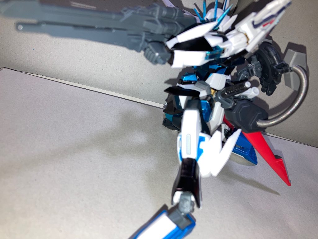 アイコンのやつ、遠距離武器を作る体力まで残ってなくて、とりあえずそこら辺に転がってたフェニーチェのライフルを拝借、意外と似合っていてお気に入り。ちなみにこのスプレウス、実は