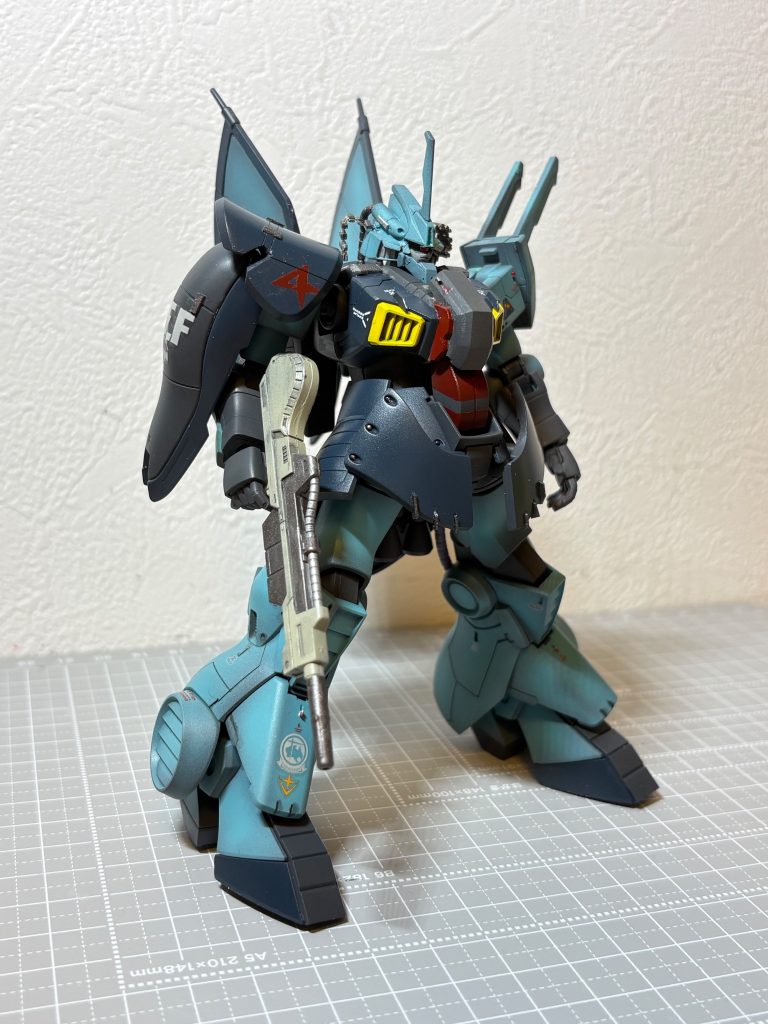 今回は1/144スケールのディジェを、改造全塗装で仕上げました！今回はなんといってもガンダム顔を移植したヘッドパーツが主役です！他にも、胸部も大掛かりなミキシングでガンダム系のデザインに様変わりしていたり、久々にちゃんと改造して仕上げた作品となっております！(制作記事、ぜひご覧になってください！！)